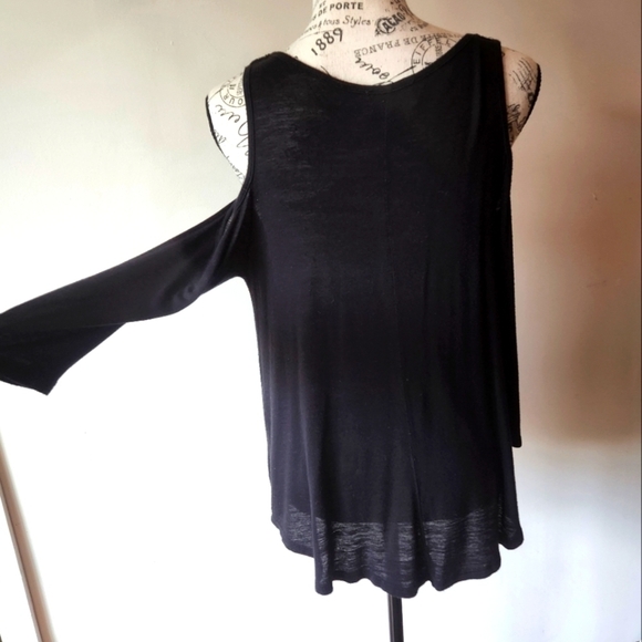 Open shoulder 3/4 sleeve top - Picture 2 of 4